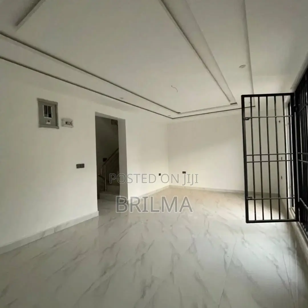 4bdrm Duplex in Apo District for sale