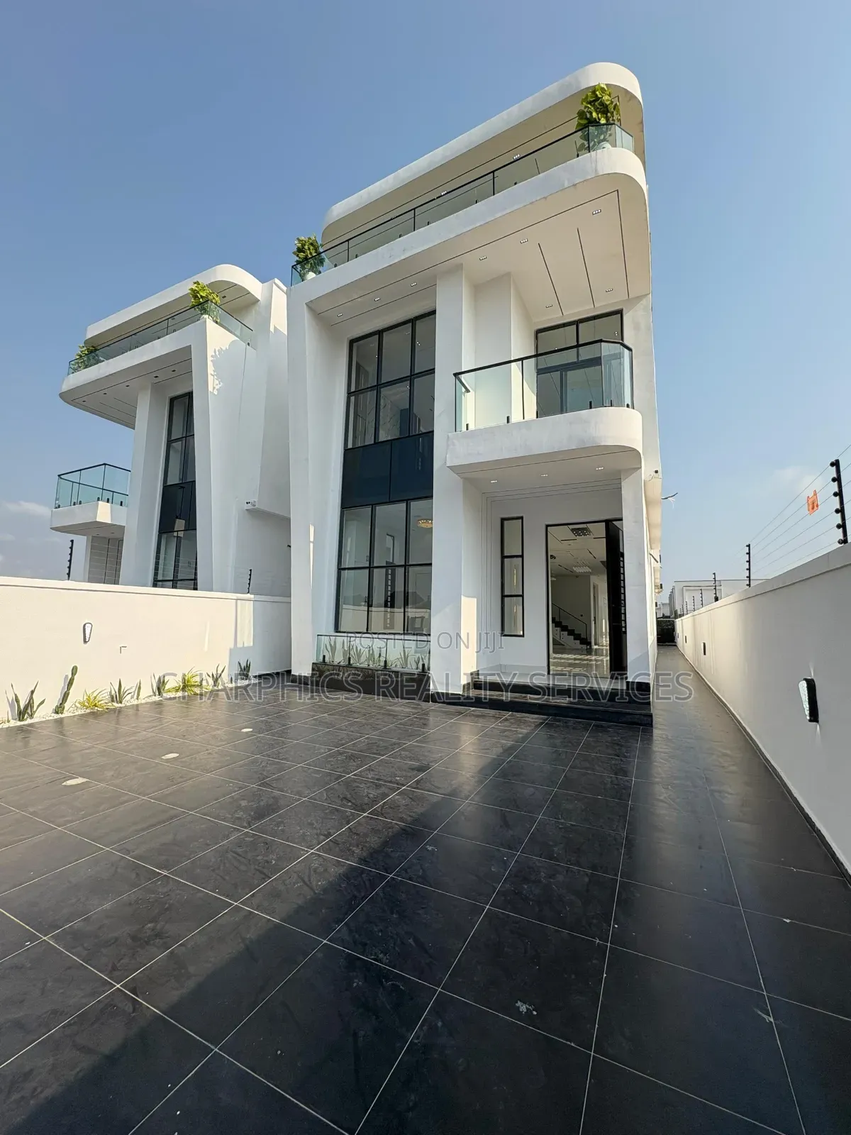 5bdrm Duplex in Lekki Phase 2 for sale