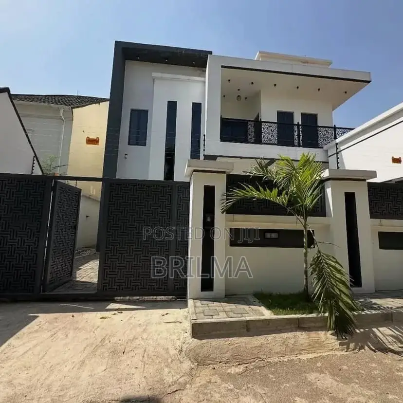 4bdrm Duplex in Life Camp for sale