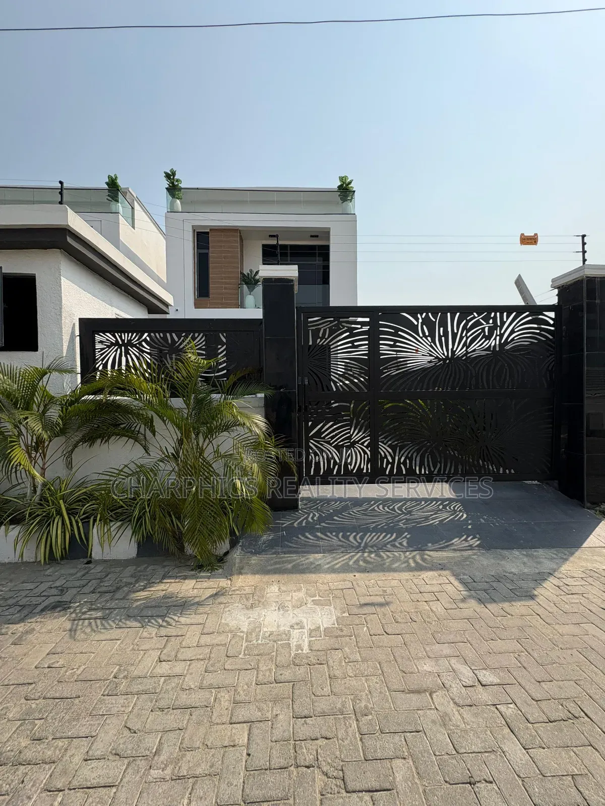5bdrm Duplex in Lekki Phase 2 for sale