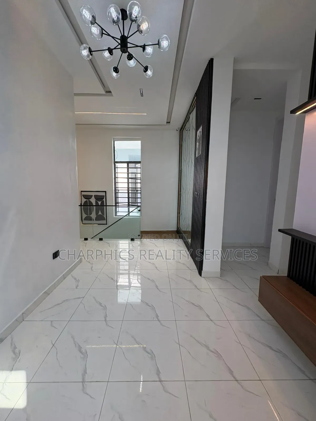 5bdrm Duplex in Lekki Phase 2 for sale