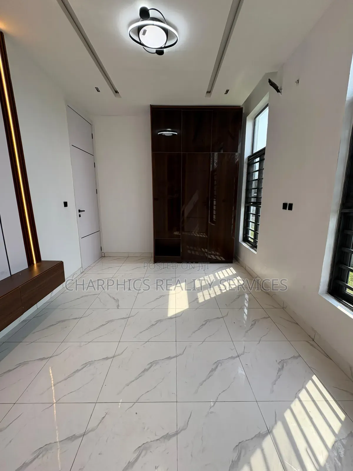 5bdrm Duplex in Lekki Phase 2 for sale