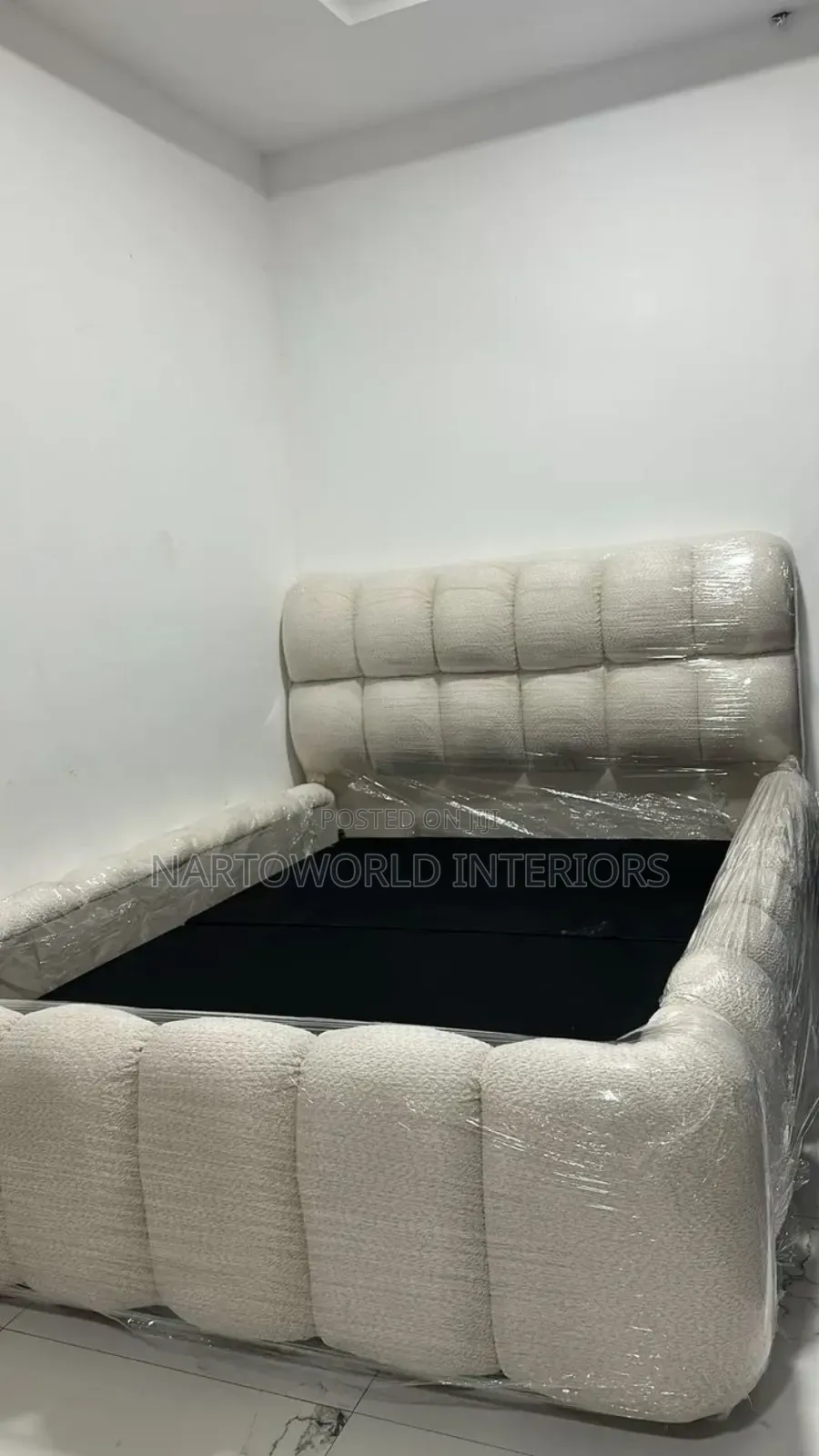 Luxury 4.5by6 Bubble Bedframe Made With Side Drawer