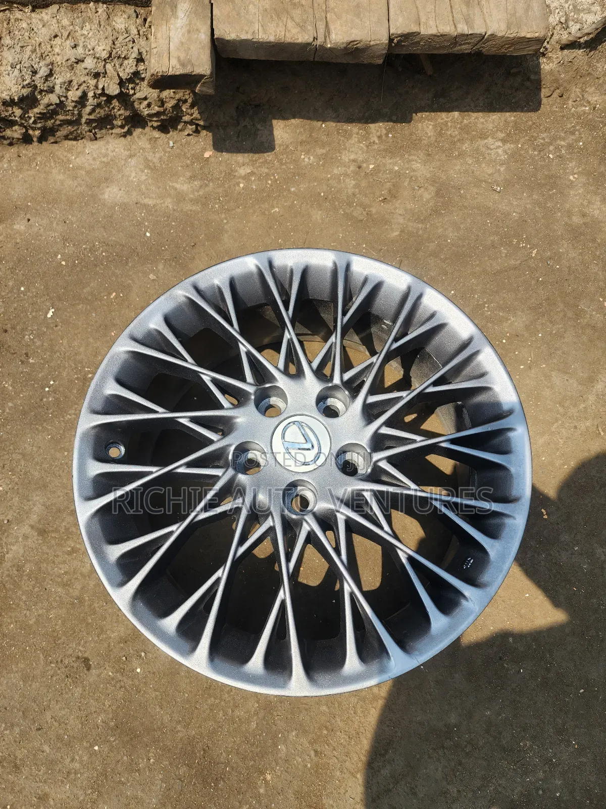 17-inch Lexus Oem Rim,Pencil Color.