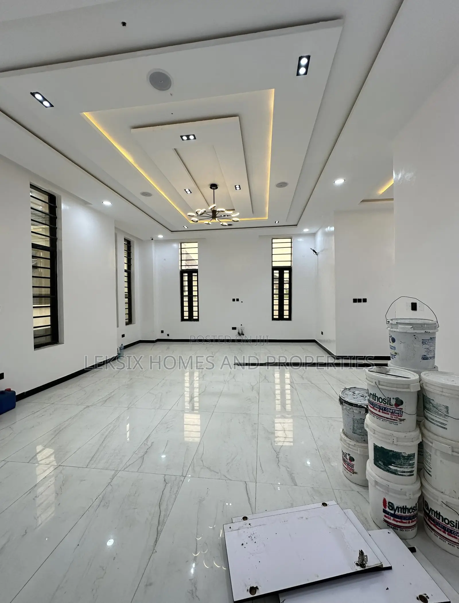 5bdrm Duplex in A Well Secured, Ikate for sale