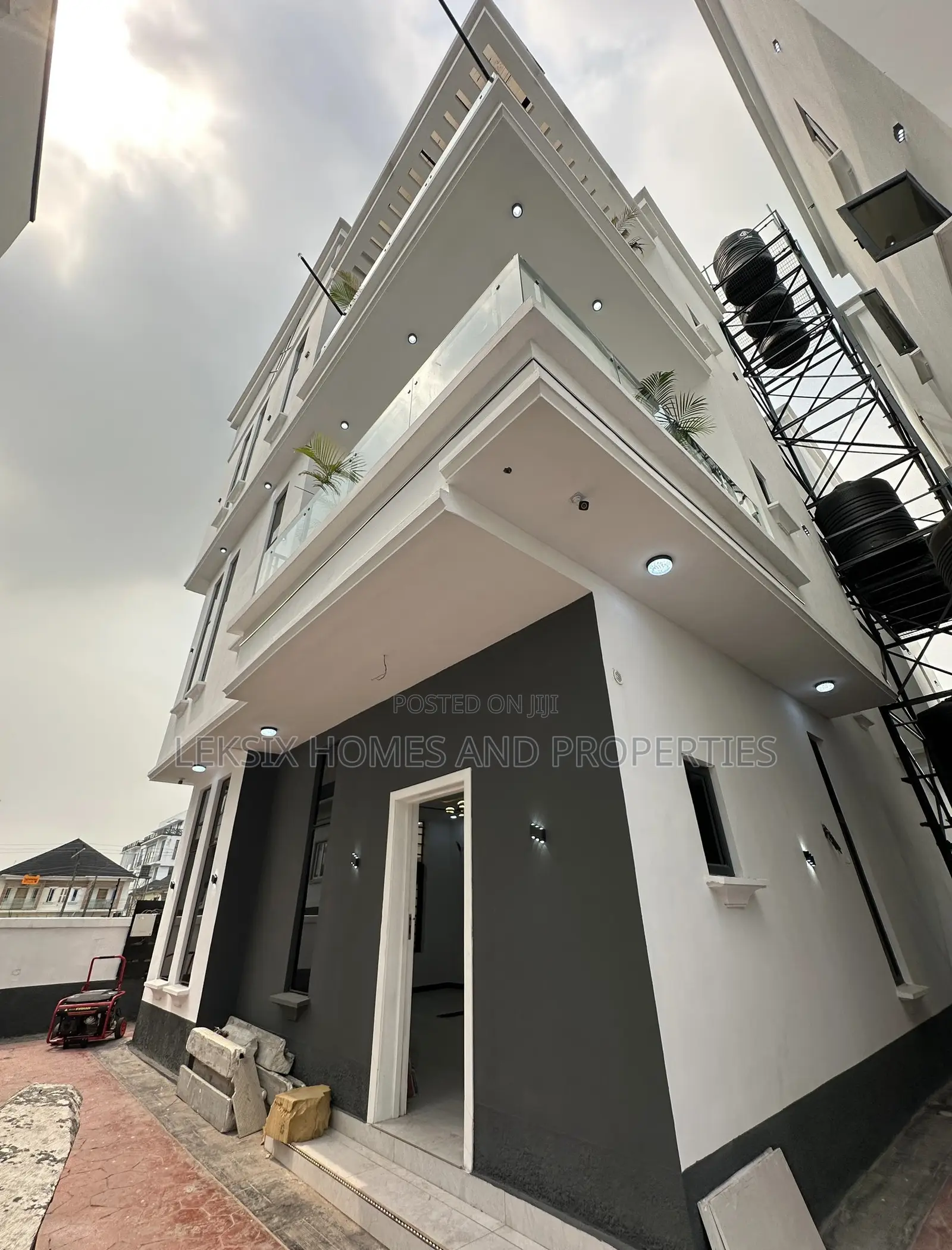 5bdrm Duplex in A Well Secured, Ikate for sale