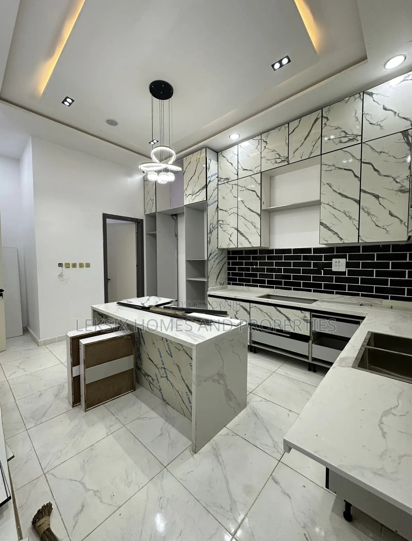 5bdrm Duplex in A Well Secured, Ikate for sale