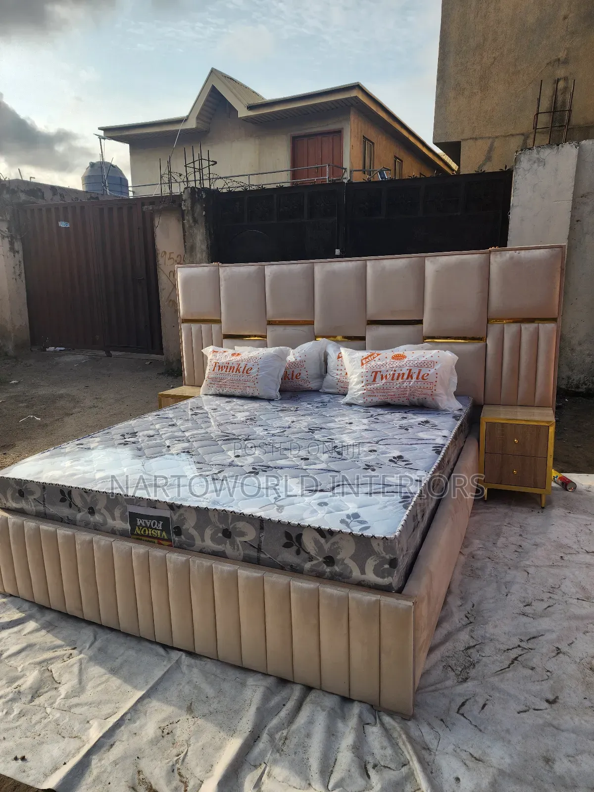 Luxurious 6by6 Padded Bedframe With Mattress