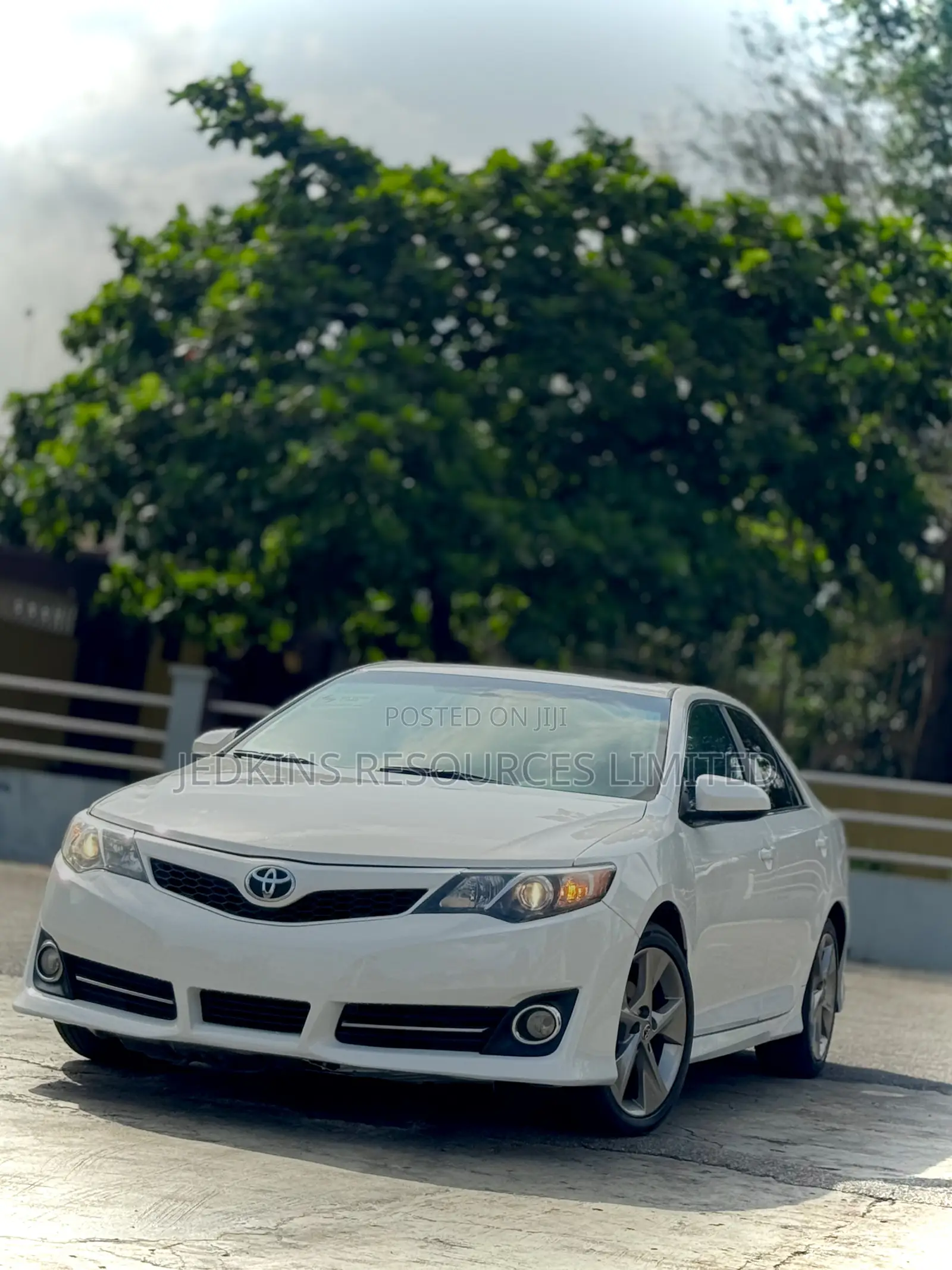Toyota Camry SE V6 4dr Sedan (3.5L 6cyl 6A) 2012 White