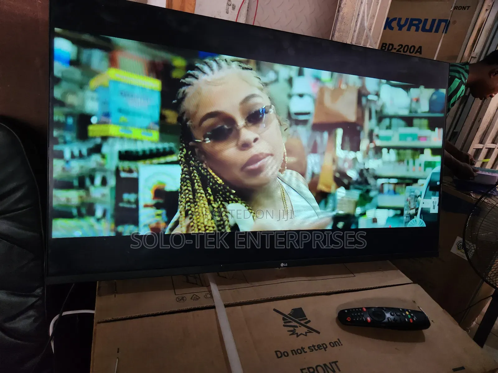 Lg 50inches Smart Frameless