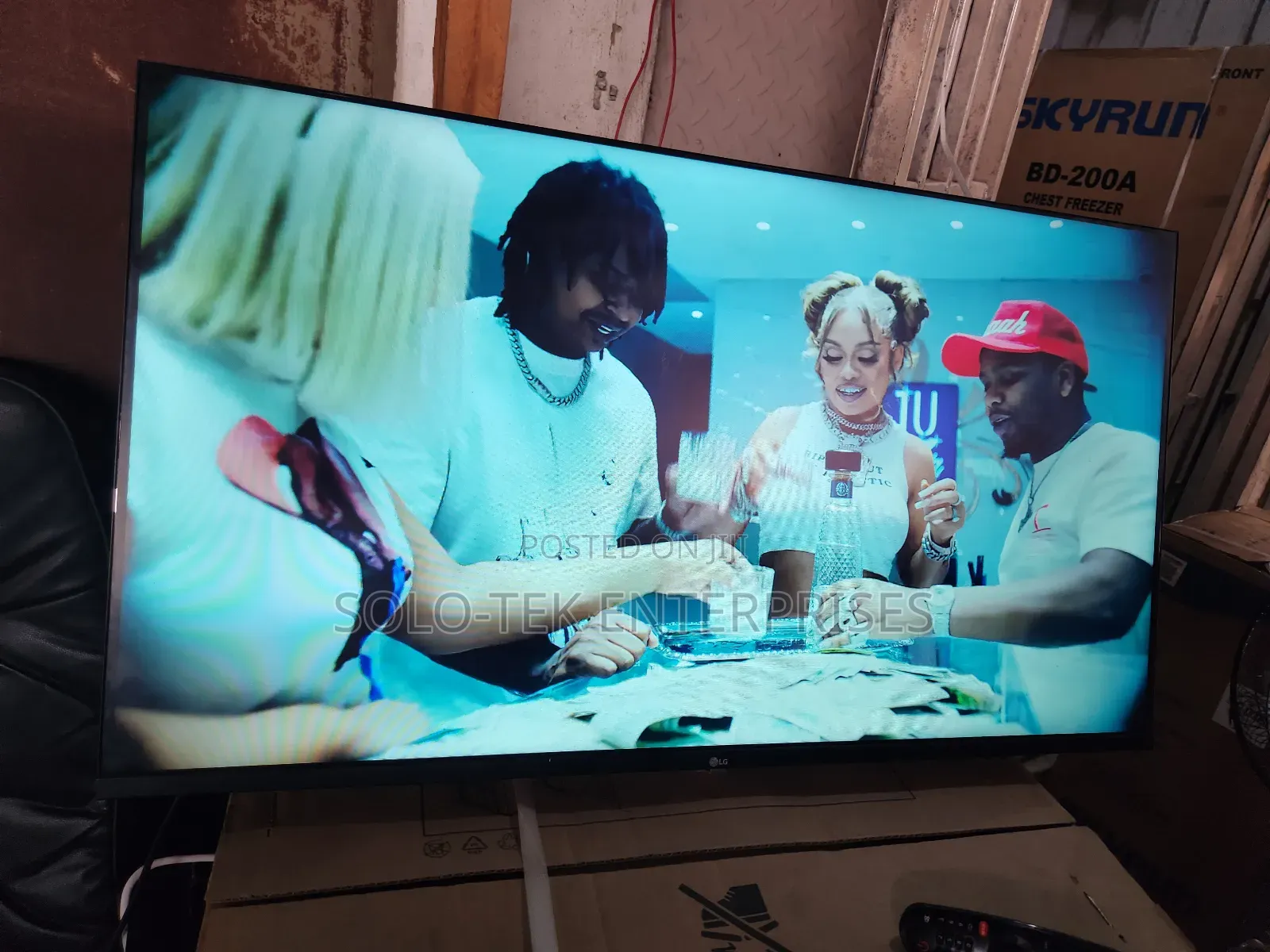 Lg 50inches Smart Frameless