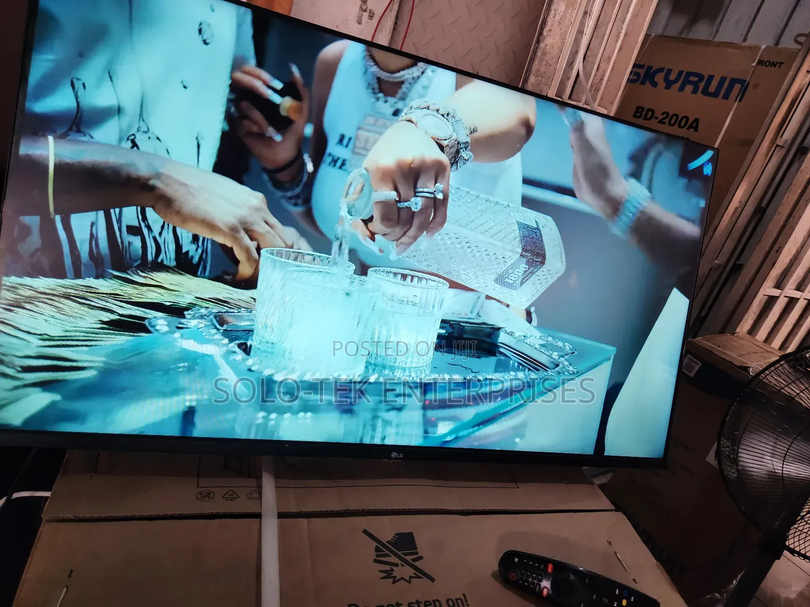 Lg 50inches Smart Frameless