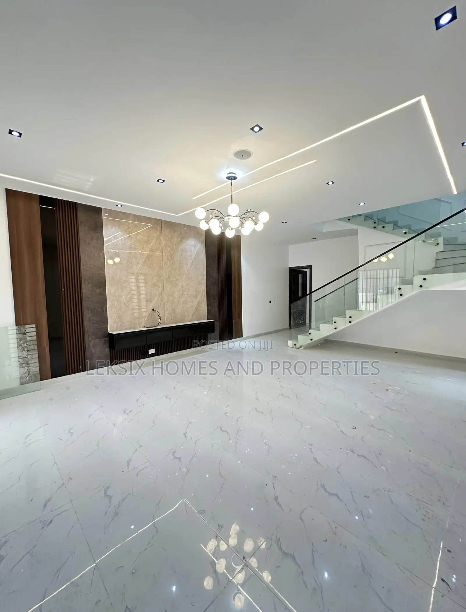 5bdrm Duplex in A Well Secured, Lekki Phase 2 for sale
