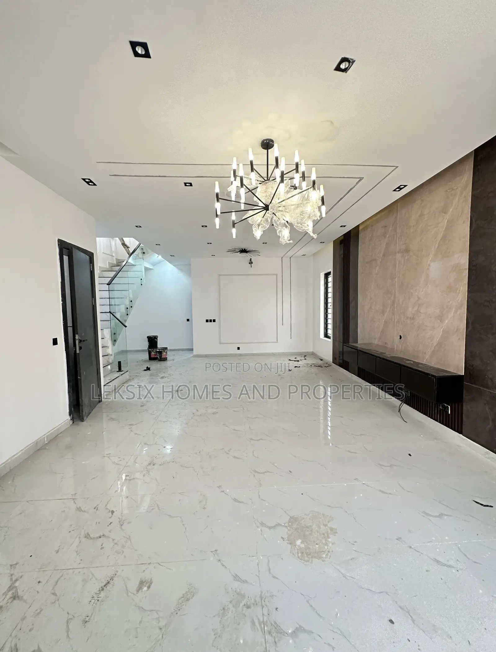 5bdrm Duplex in A Well Secured, Lekki Phase 2 for sale