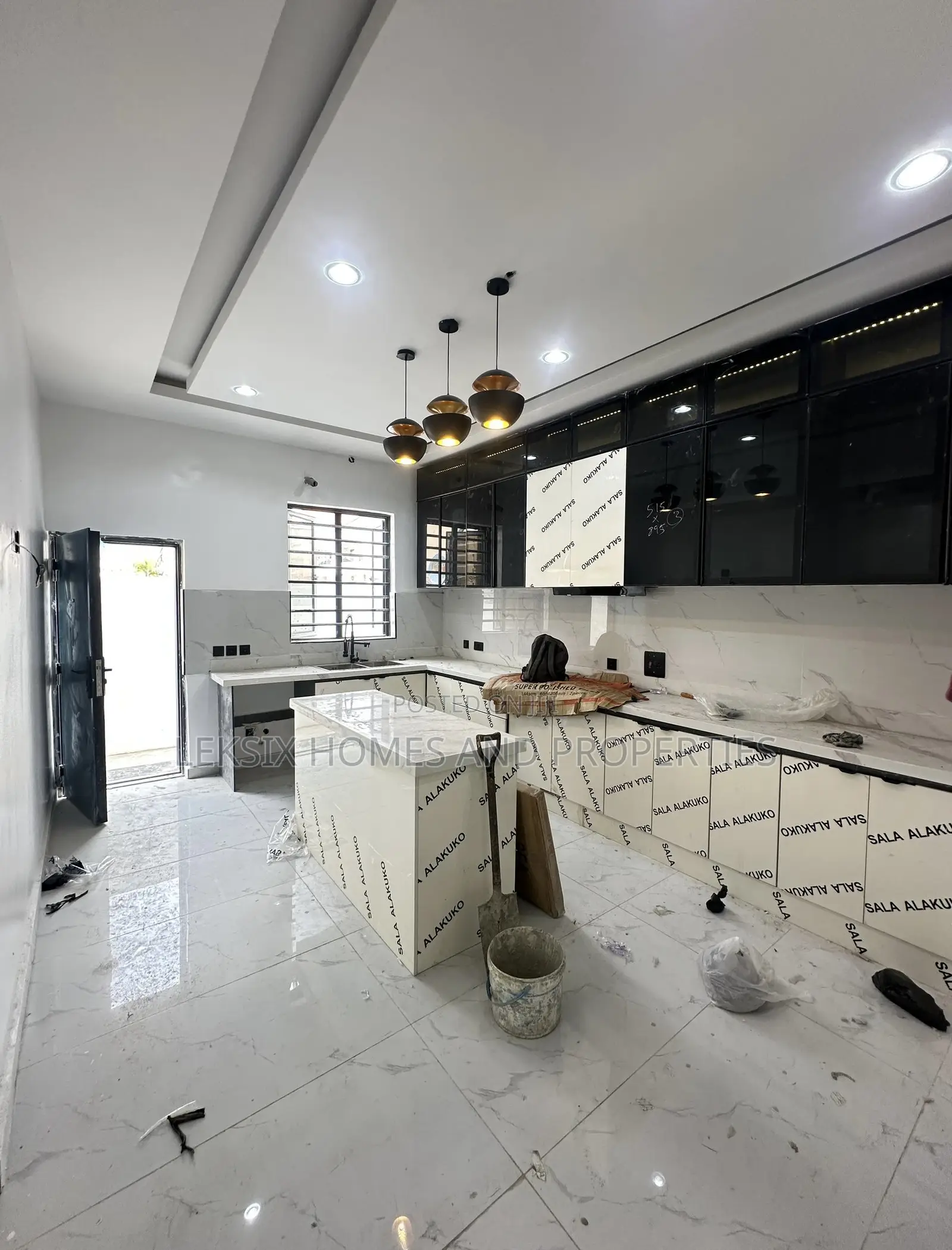 5bdrm Duplex in A Well Secured, Lekki Phase 2 for sale