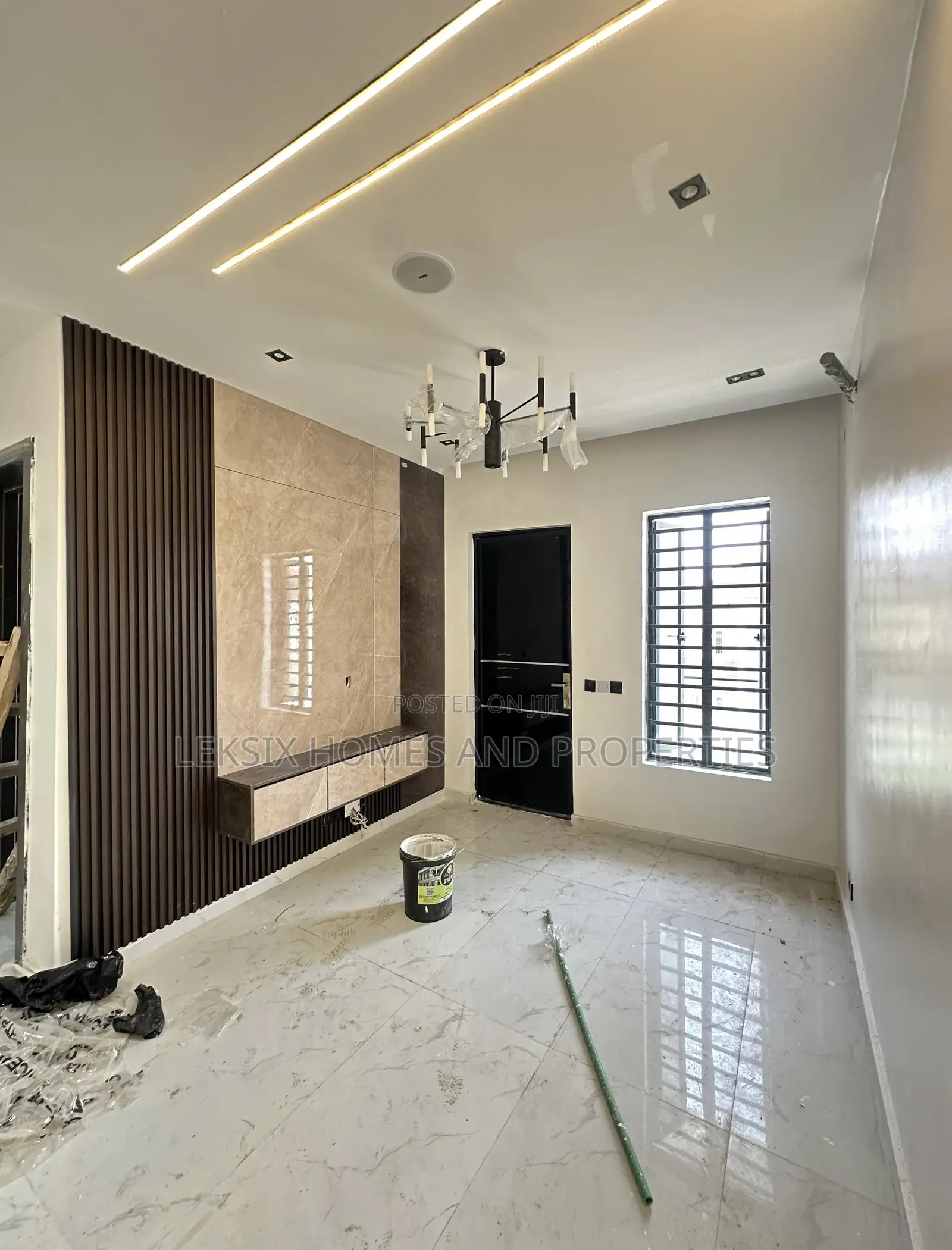 5bdrm Duplex in A Well Secured, Lekki Phase 2 for sale