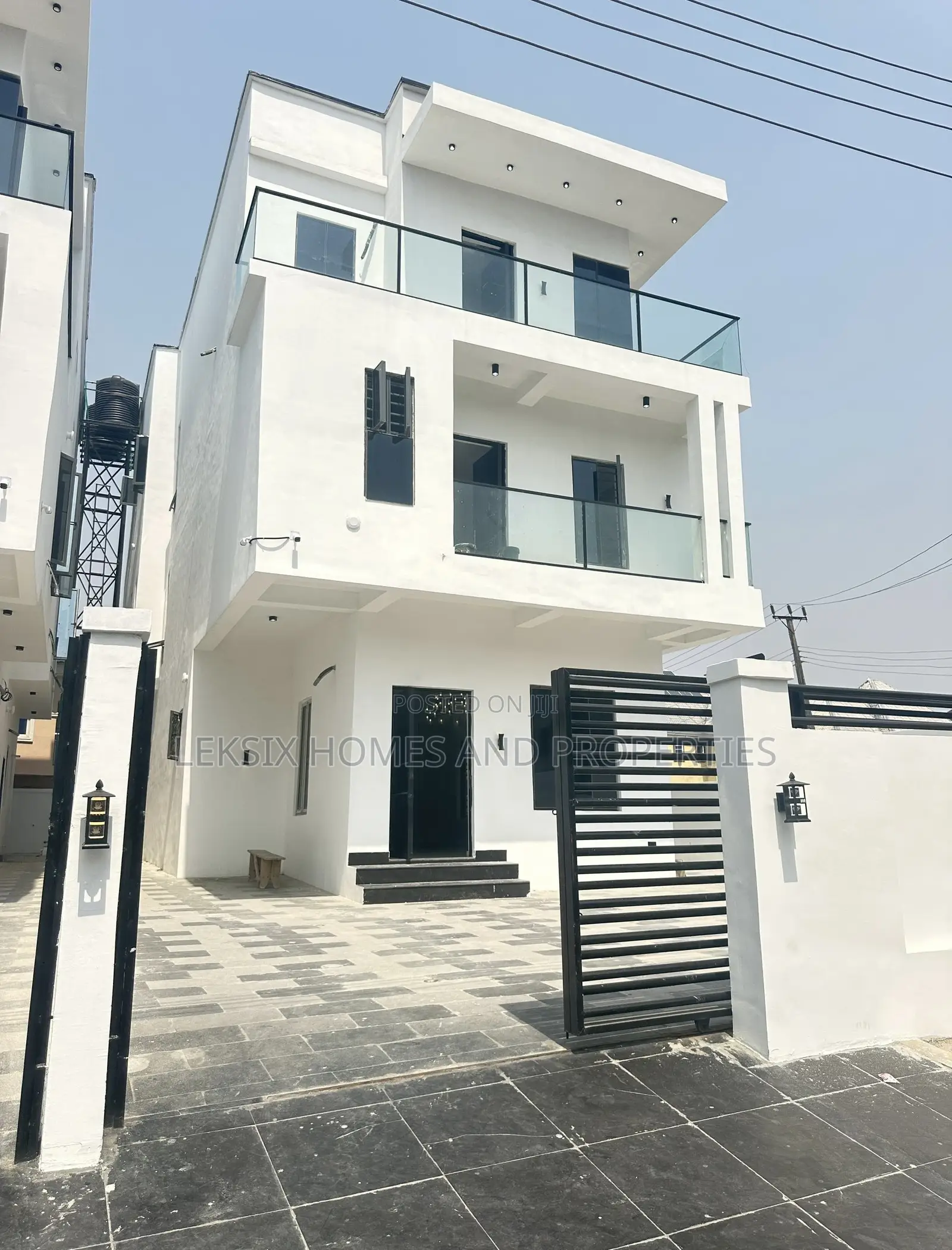 5bdrm Duplex in A Well Secured, Lekki Phase 2 for sale