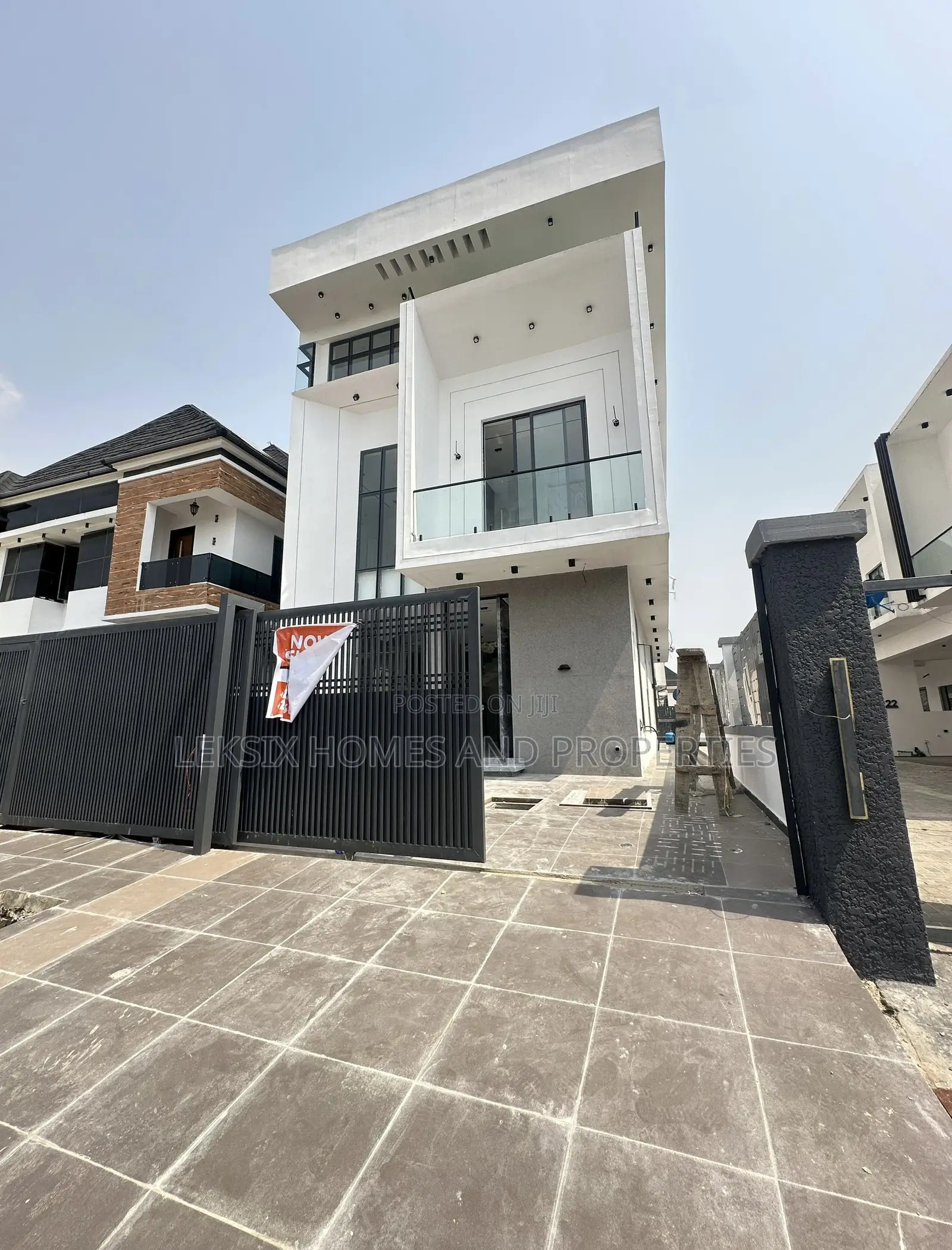 5bdrm Duplex in A Well Secured, Lekki Phase 2 for sale
