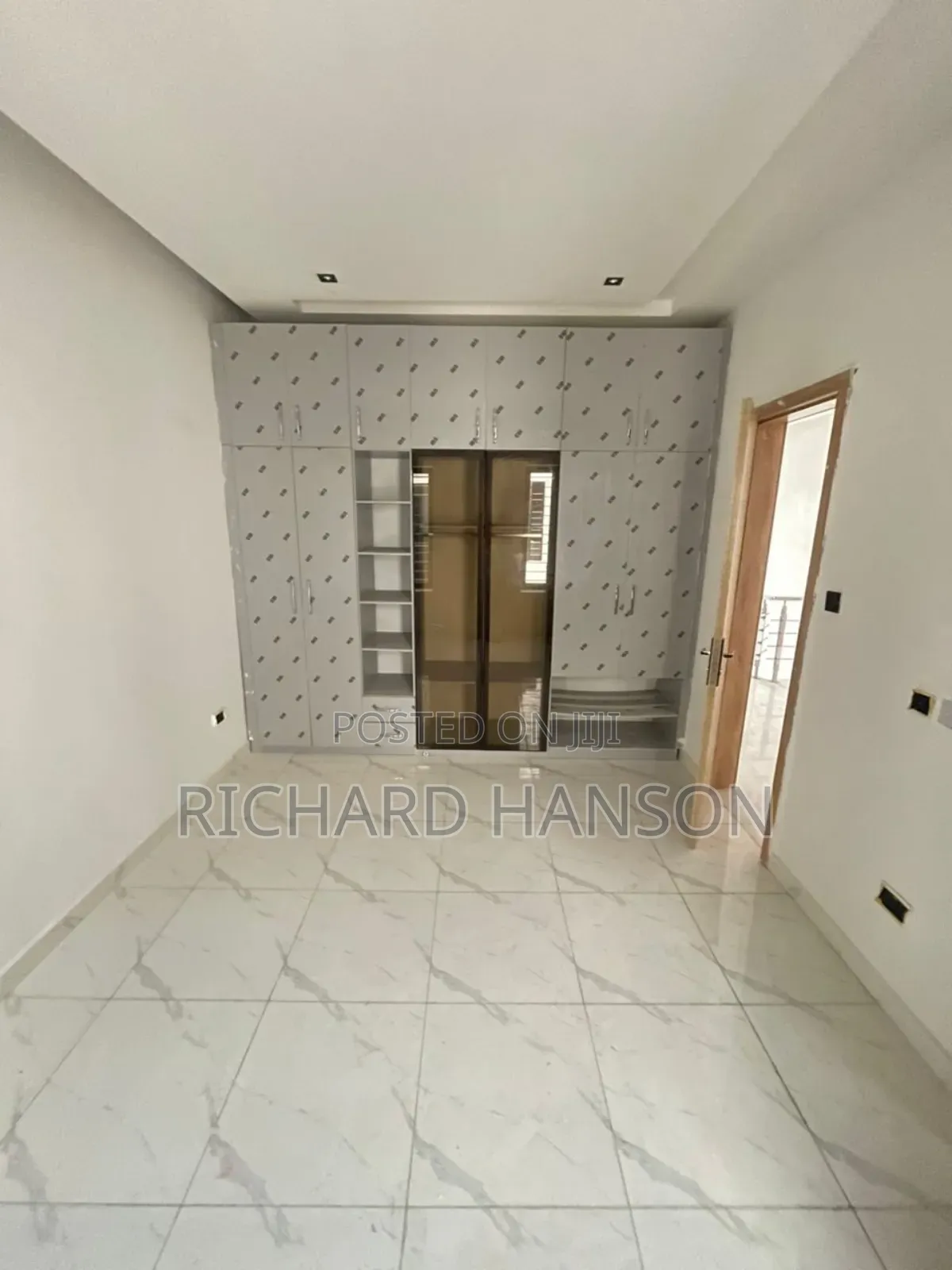 4bdrm Duplex in General Paint, Ajah for rent