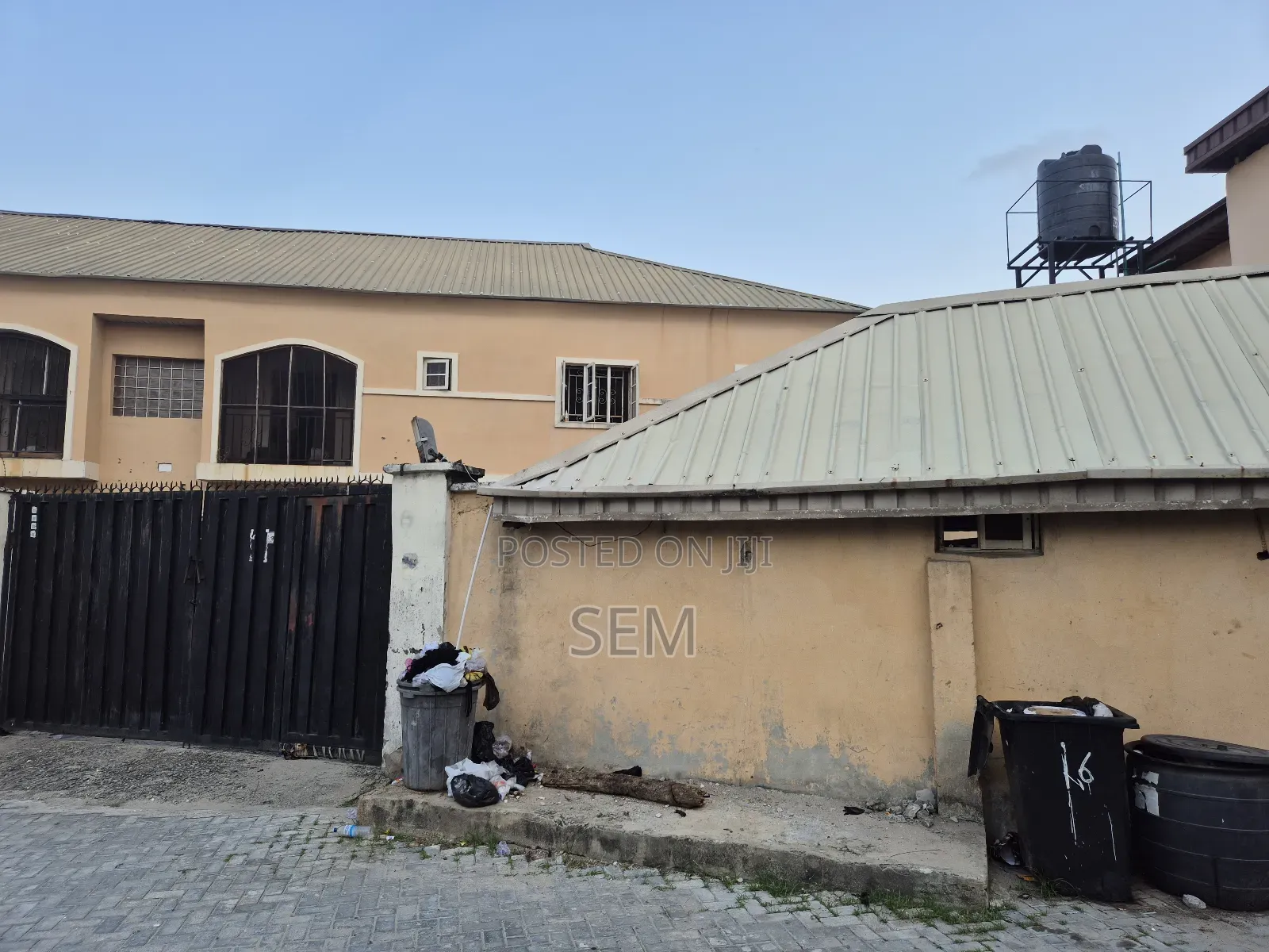 Furnished 3bdrm Block of Flats in Igbo-efon for sale