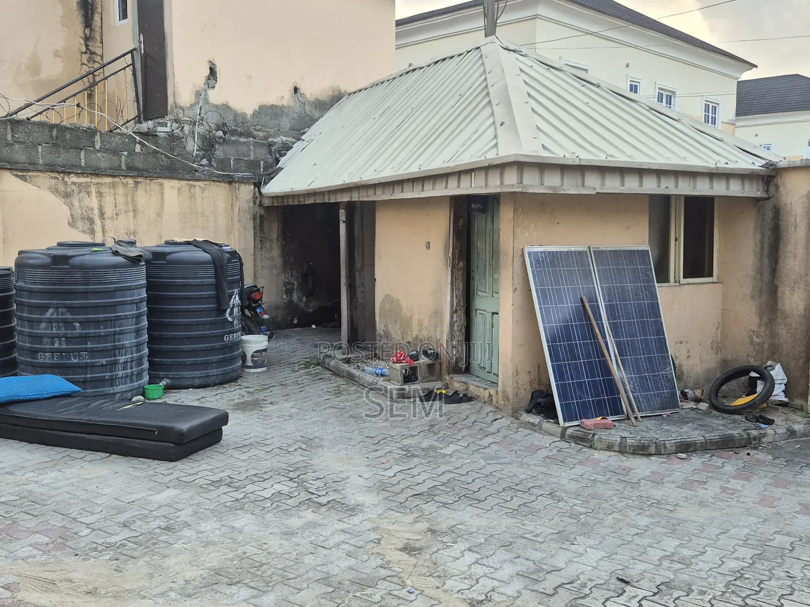 Furnished 3bdrm Block of Flats in Igbo-efon for sale