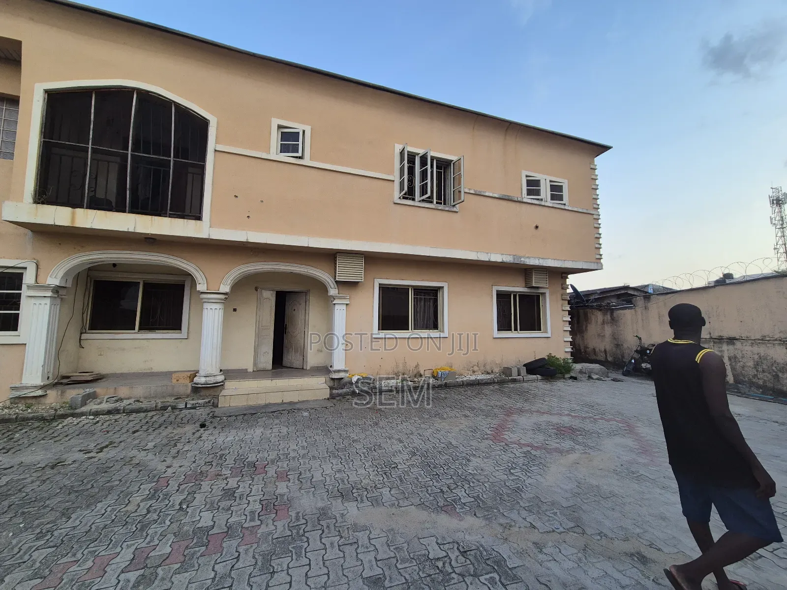 Furnished 3bdrm Block of Flats in Igbo-efon for sale