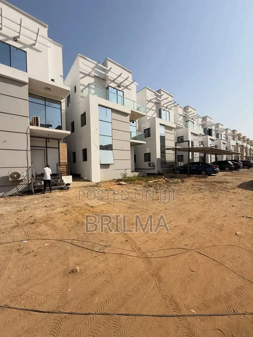 3bdrm Apartment in Dawaki for sale