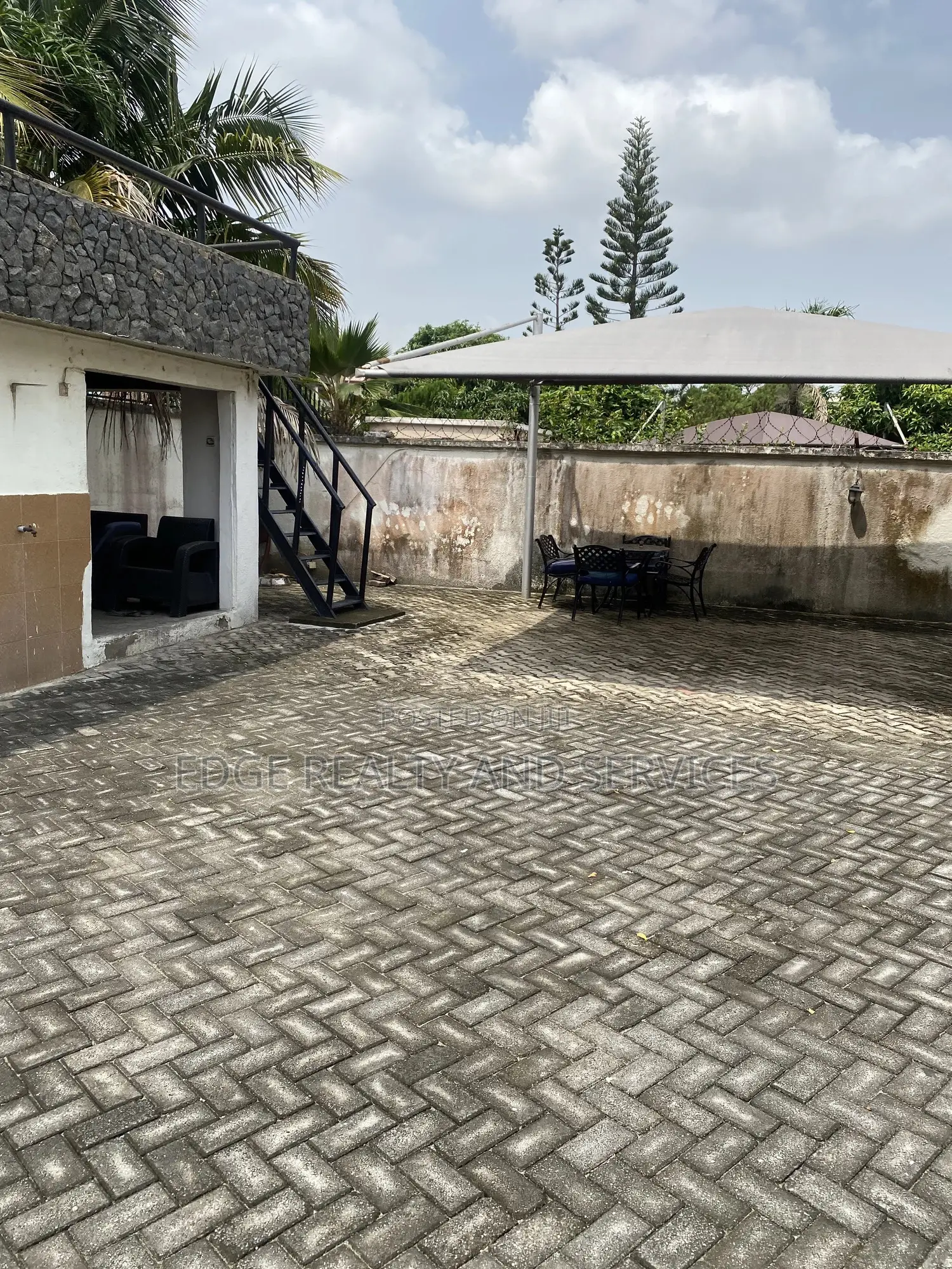 5bdrm Duplex in Vgc for sale