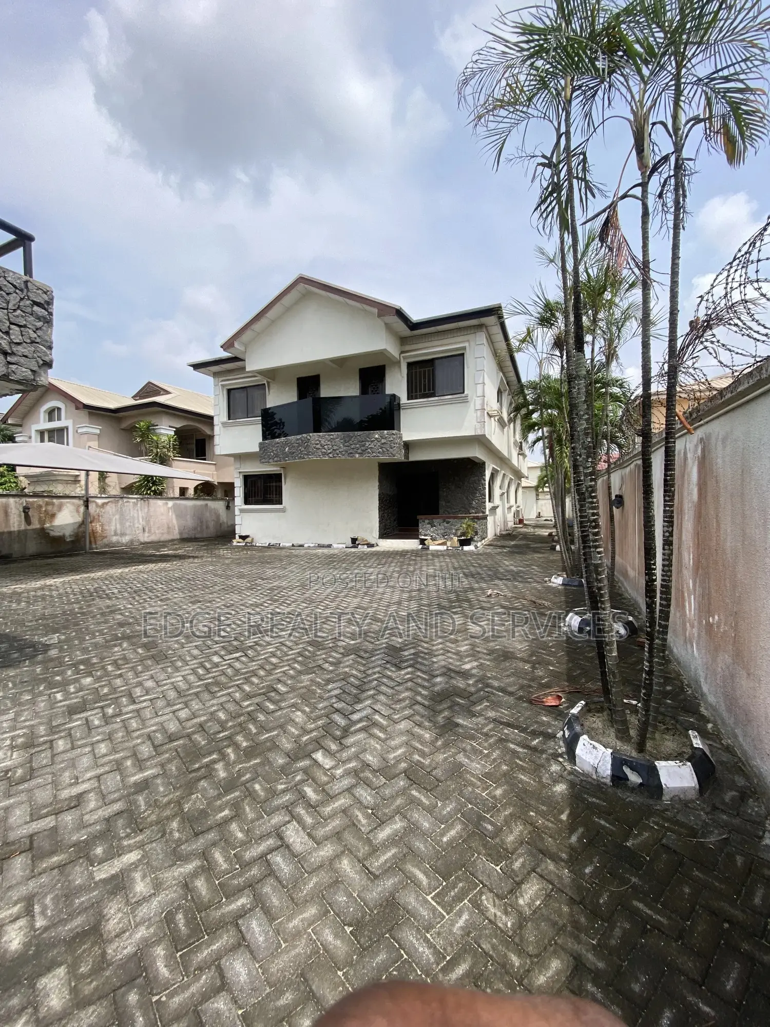 5bdrm Duplex in Vgc for sale