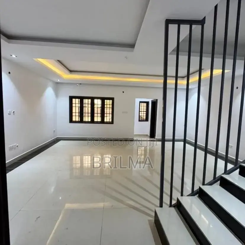4bdrm Duplex in Life Camp for sale