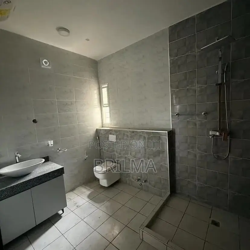 5bdrm Duplex in Gwarinpa for sale