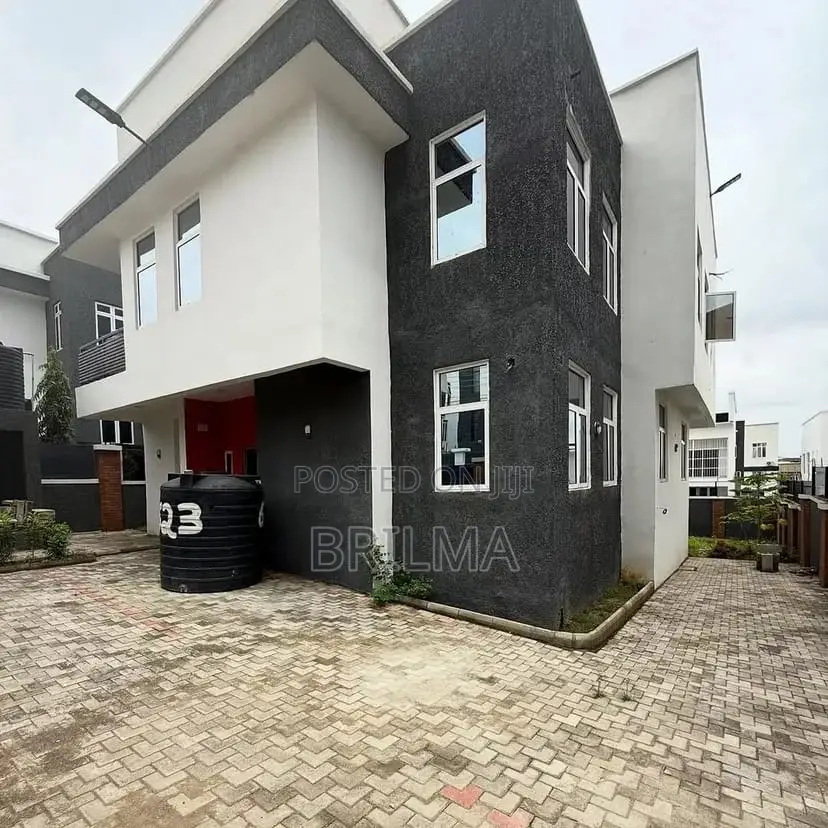 5bdrm Duplex in Gwarinpa for sale