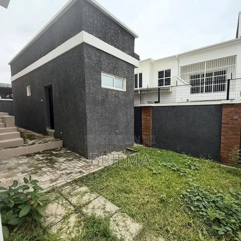 5bdrm Duplex in Gwarinpa for sale