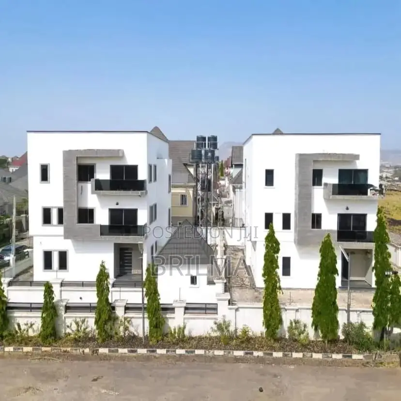 5bdrm Duplex in Gwarinpa for sale