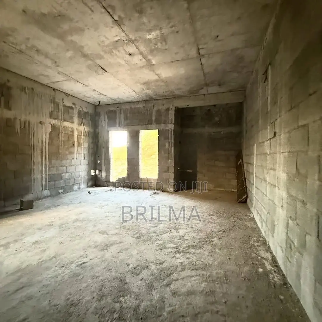 5bdrm Duplex in Apo District for sale