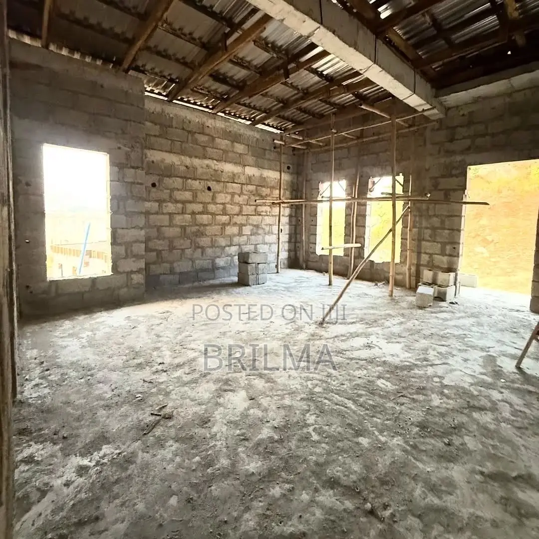 5bdrm Duplex in Apo District for sale