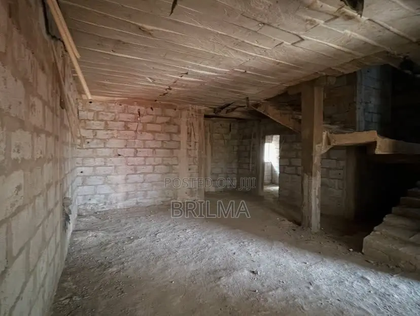 4bdrm Duplex in Lugbe District for sale