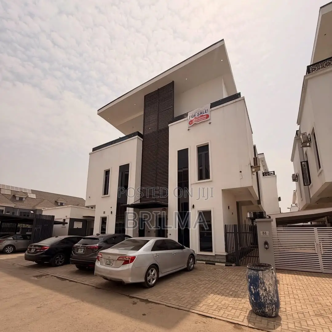 5bdrm Duplex in Jahi for sale
