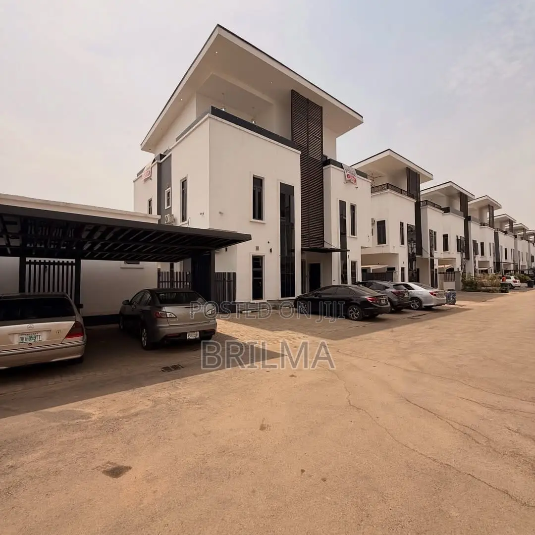 5bdrm Duplex in Jahi for sale