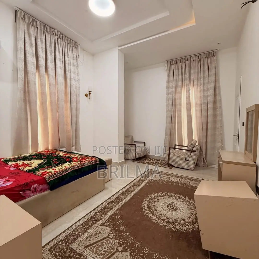 5bdrm Duplex in Jahi for sale