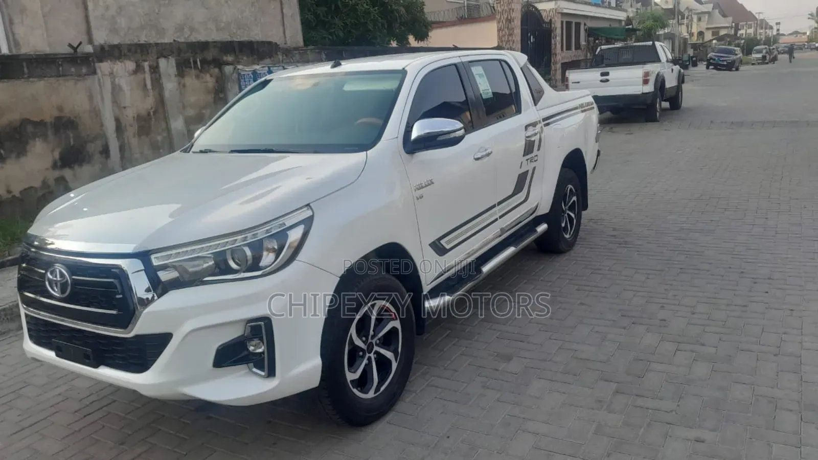 Toyota Hilux Revo Double Cab Petrol 2.7 RWD 2019 White