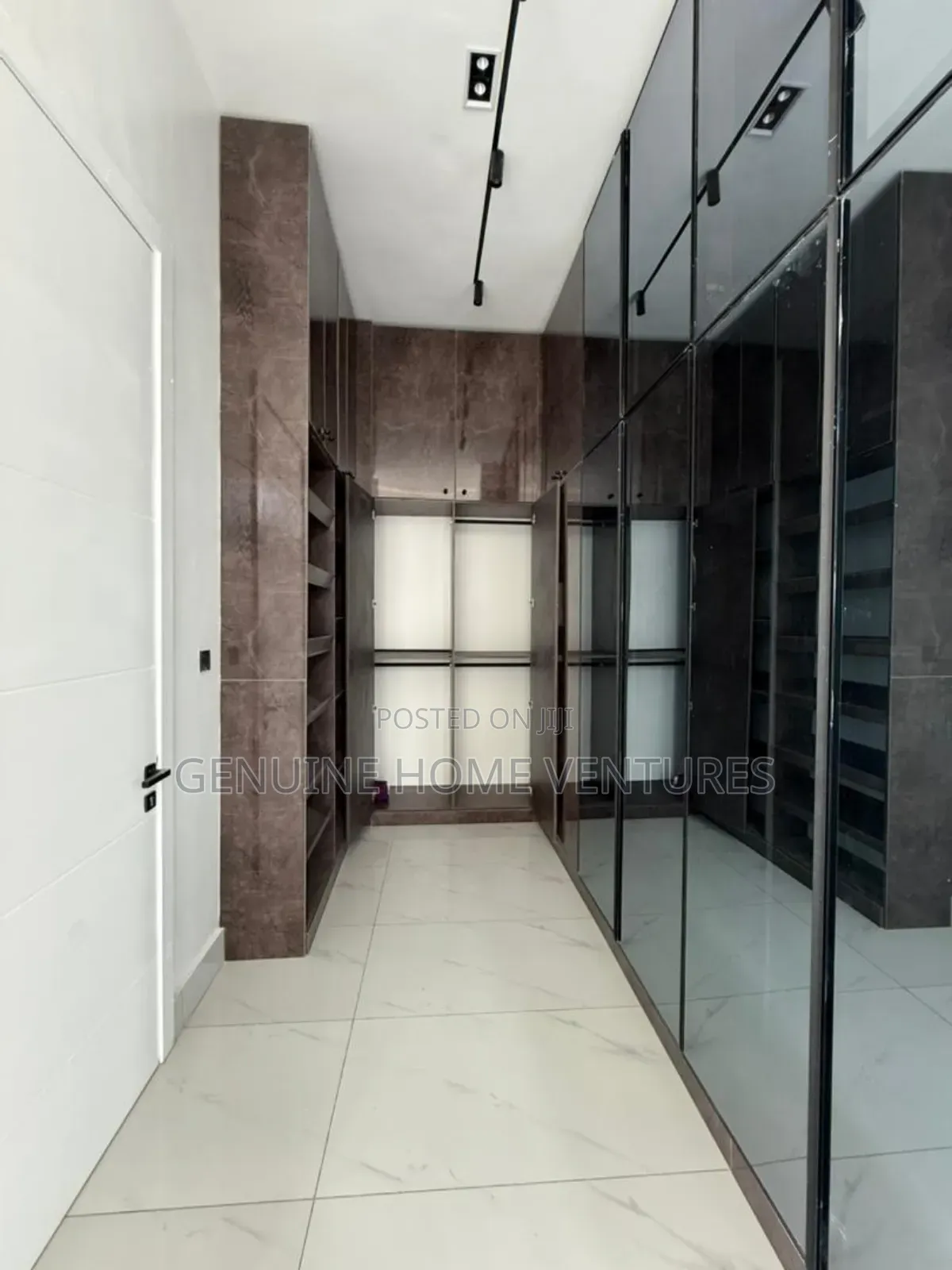 5bdrm Duplex in Lekki County Homes, Ikota for sale