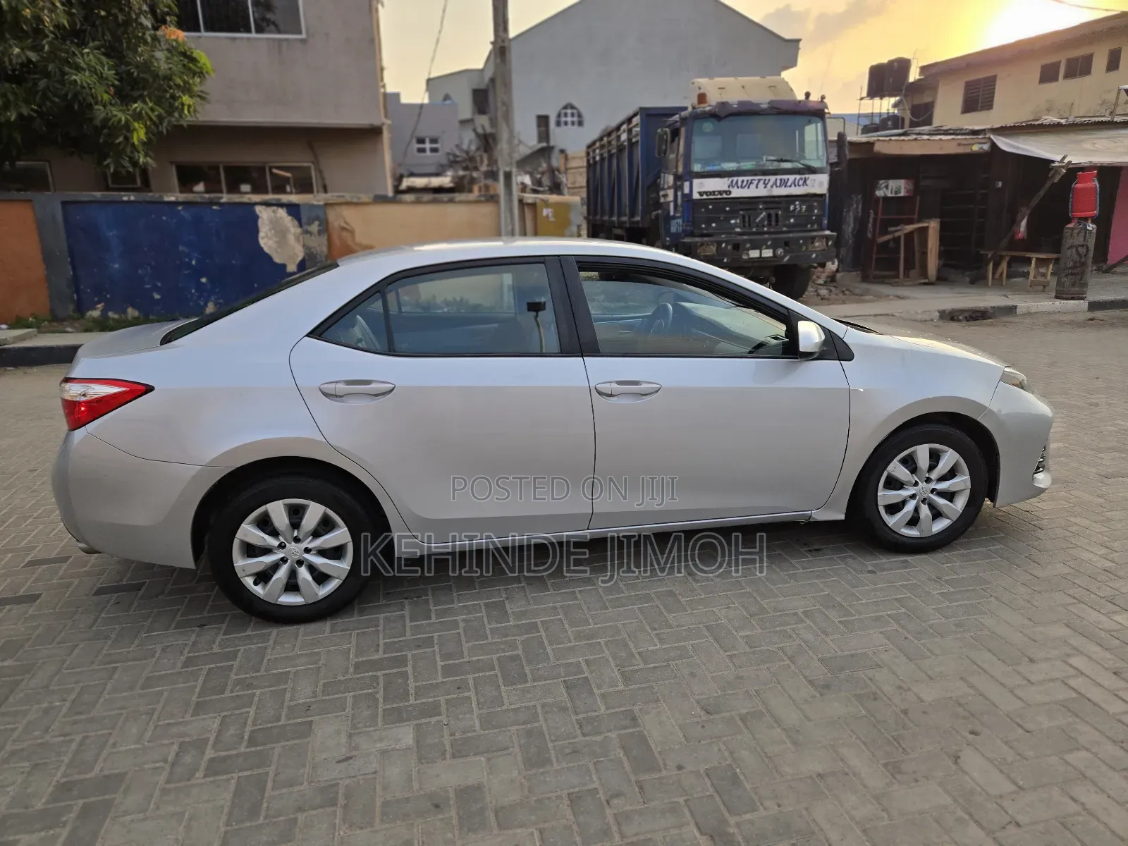 Toyota Corolla LE 4dr Sedan (1.8L 4cyl CVT) 2016 Silver