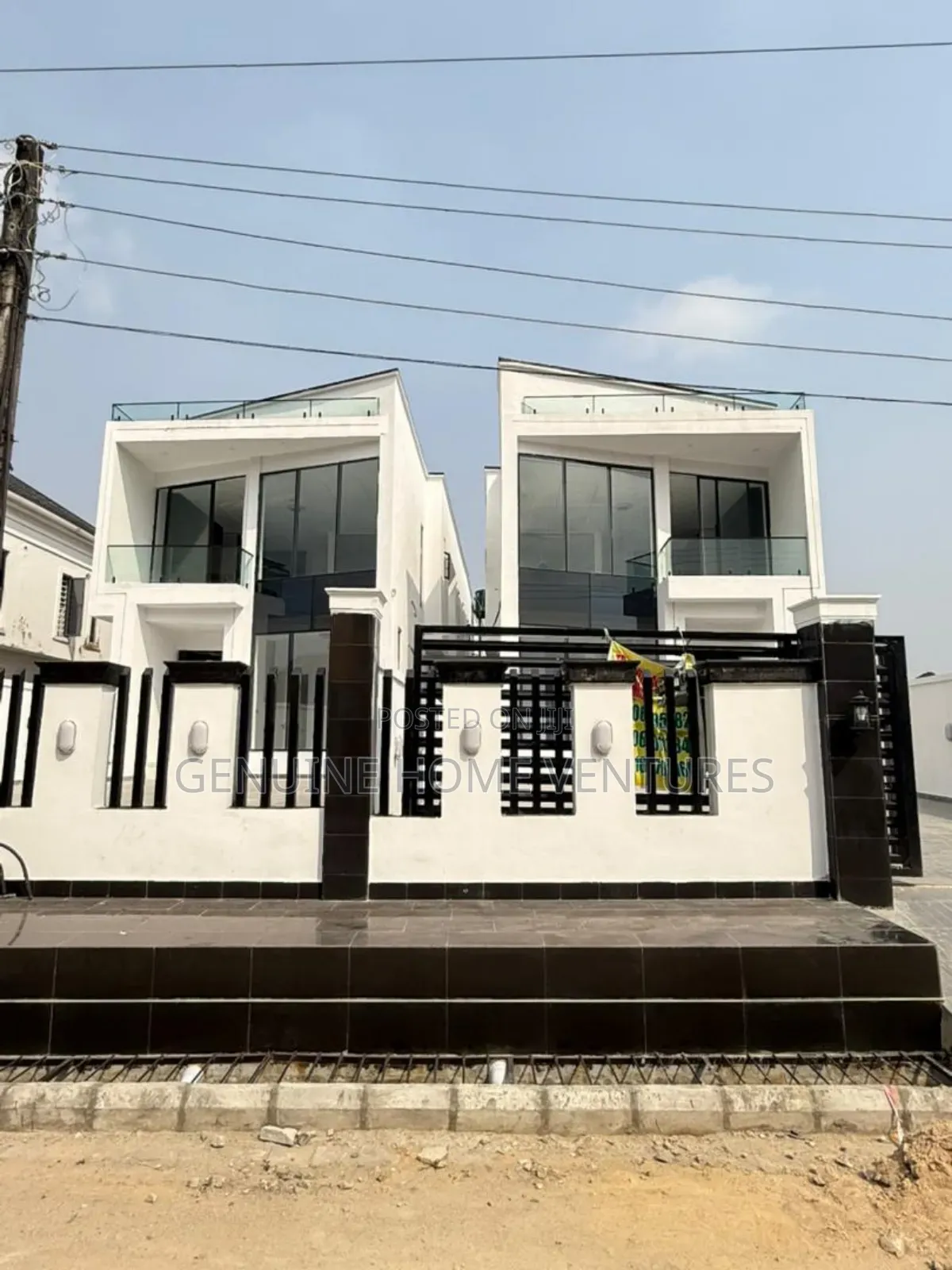 5bdrm Duplex in Chevron for sale