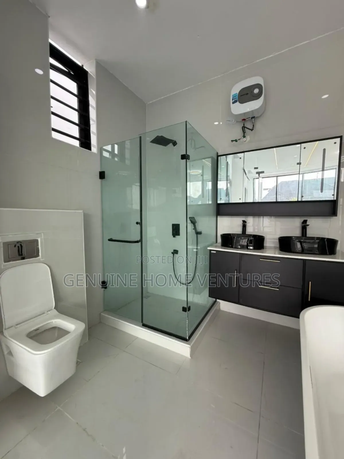 5bdrm Duplex in Chevron for sale