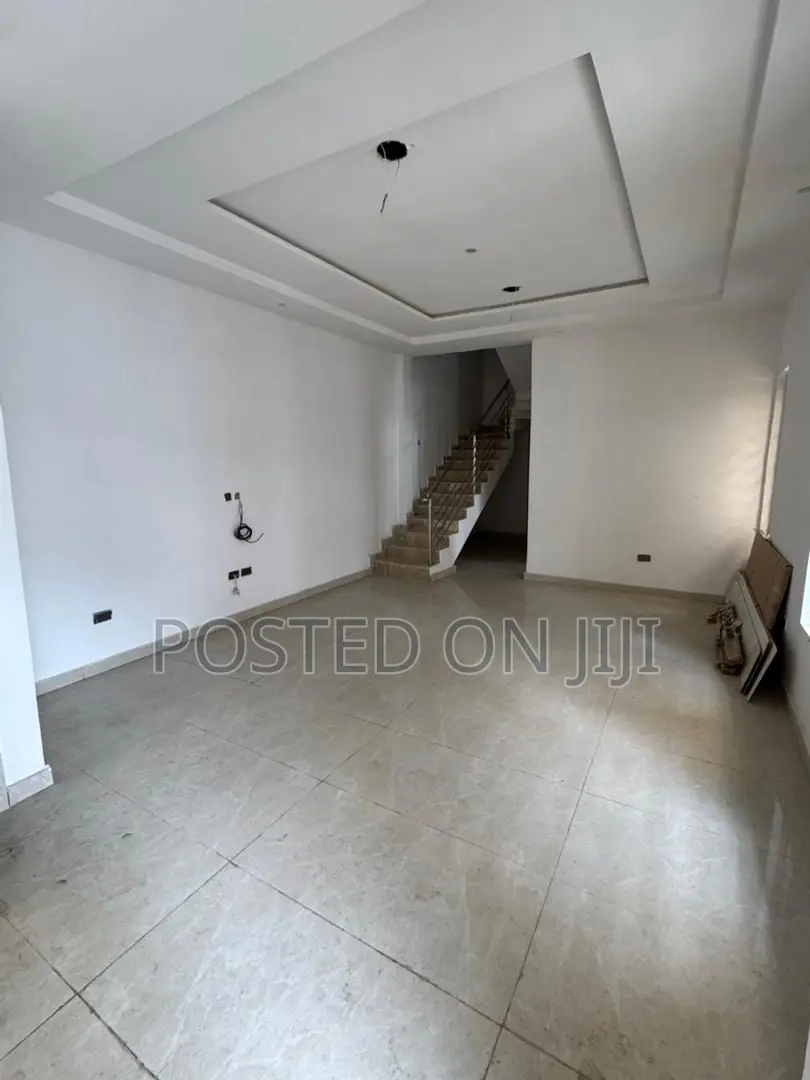 4bdrm Duplex in First Class Estate, Lekki Phase 2 for sale