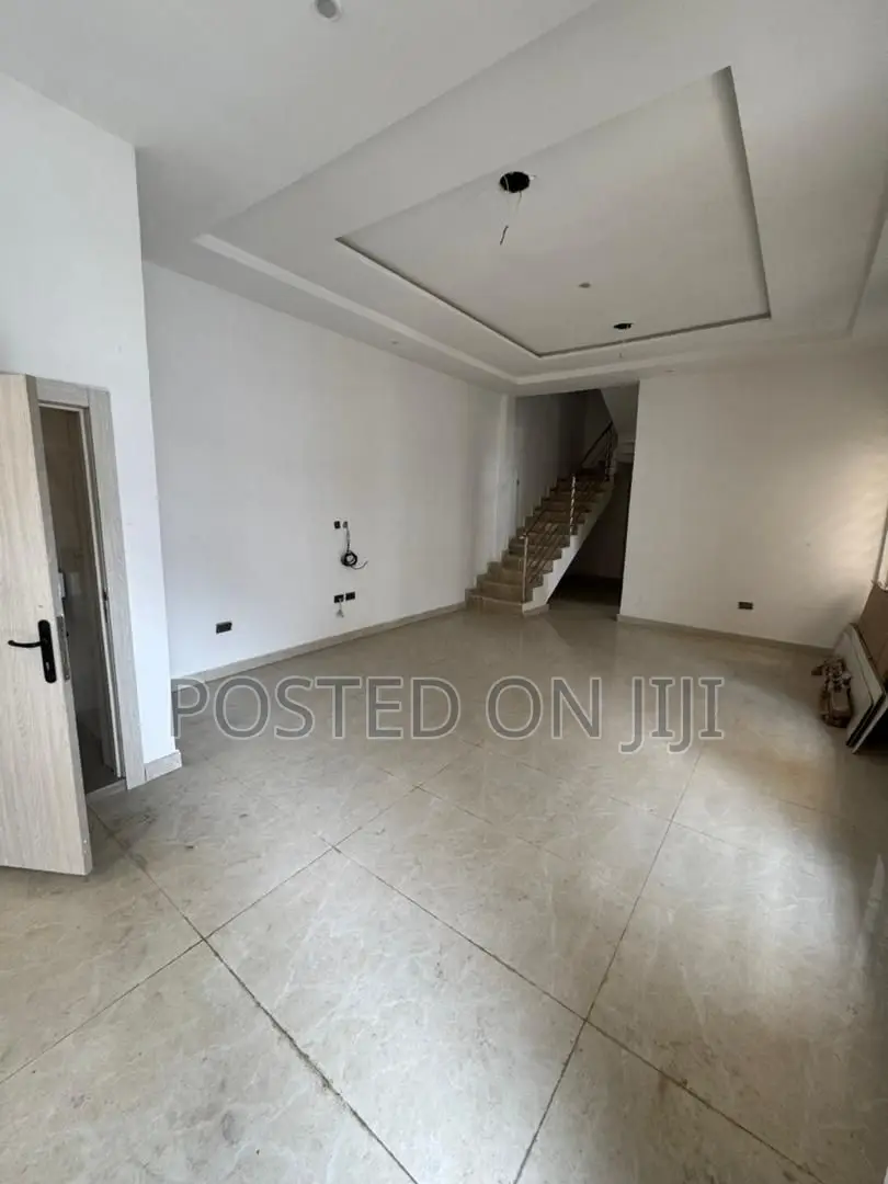 4bdrm Duplex in First Class Estate, Lekki Phase 2 for sale