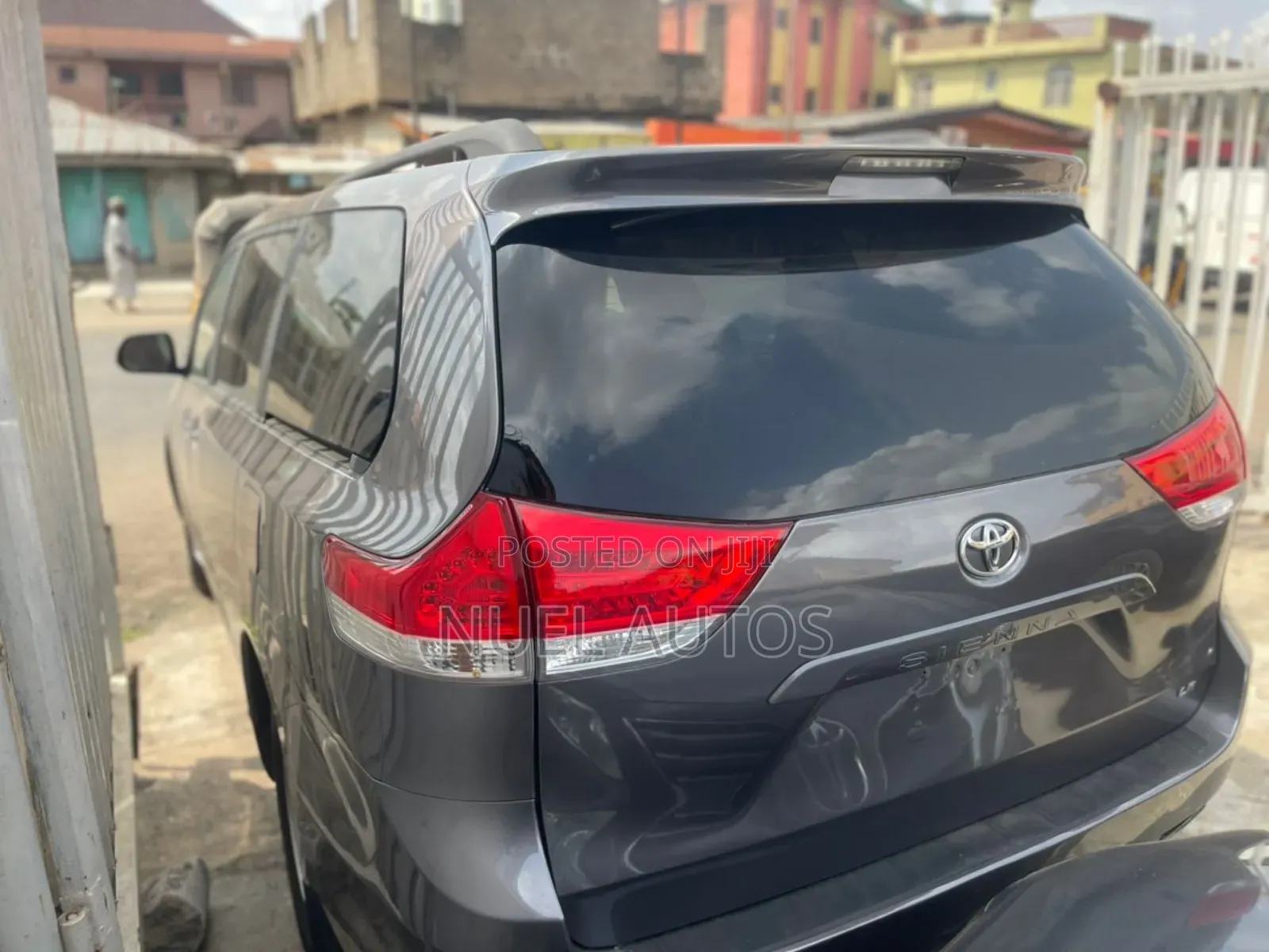 Toyota Sienna LE 7 Passenger 2011 Gray