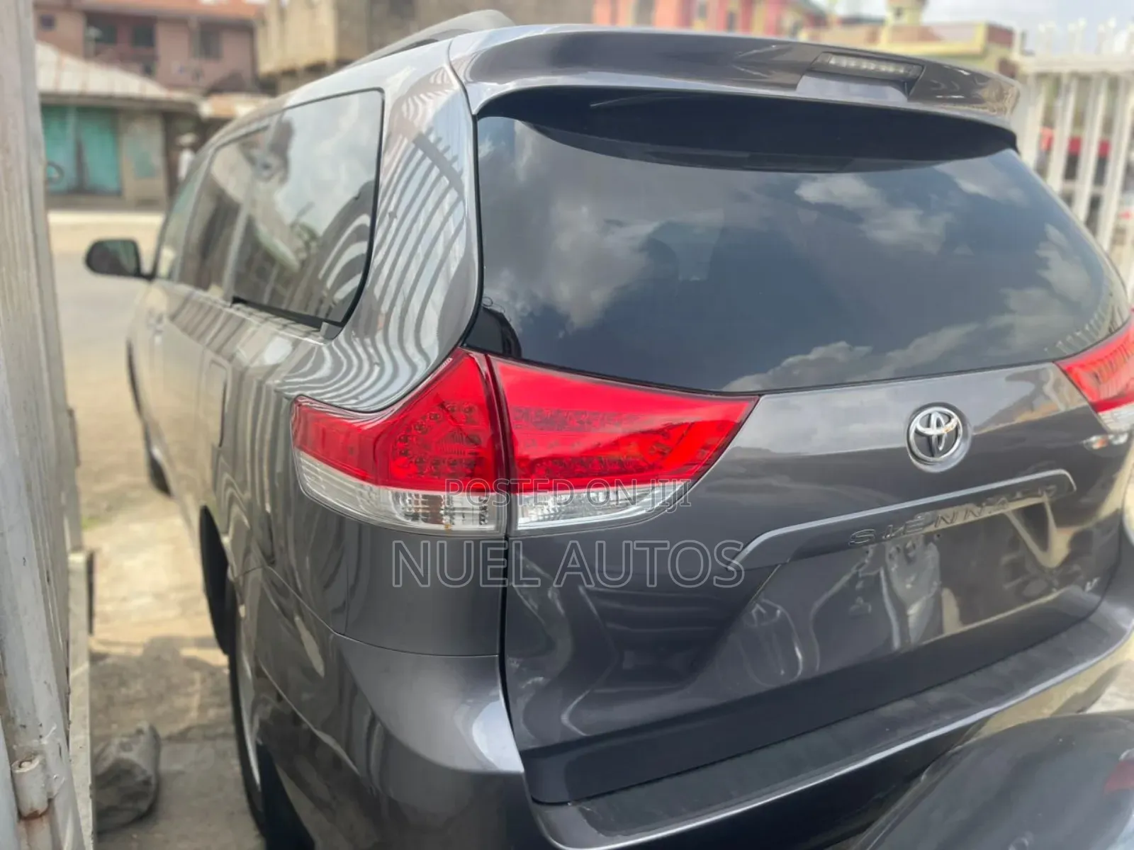 Toyota Sienna LE 7 Passenger 2011 Gray
