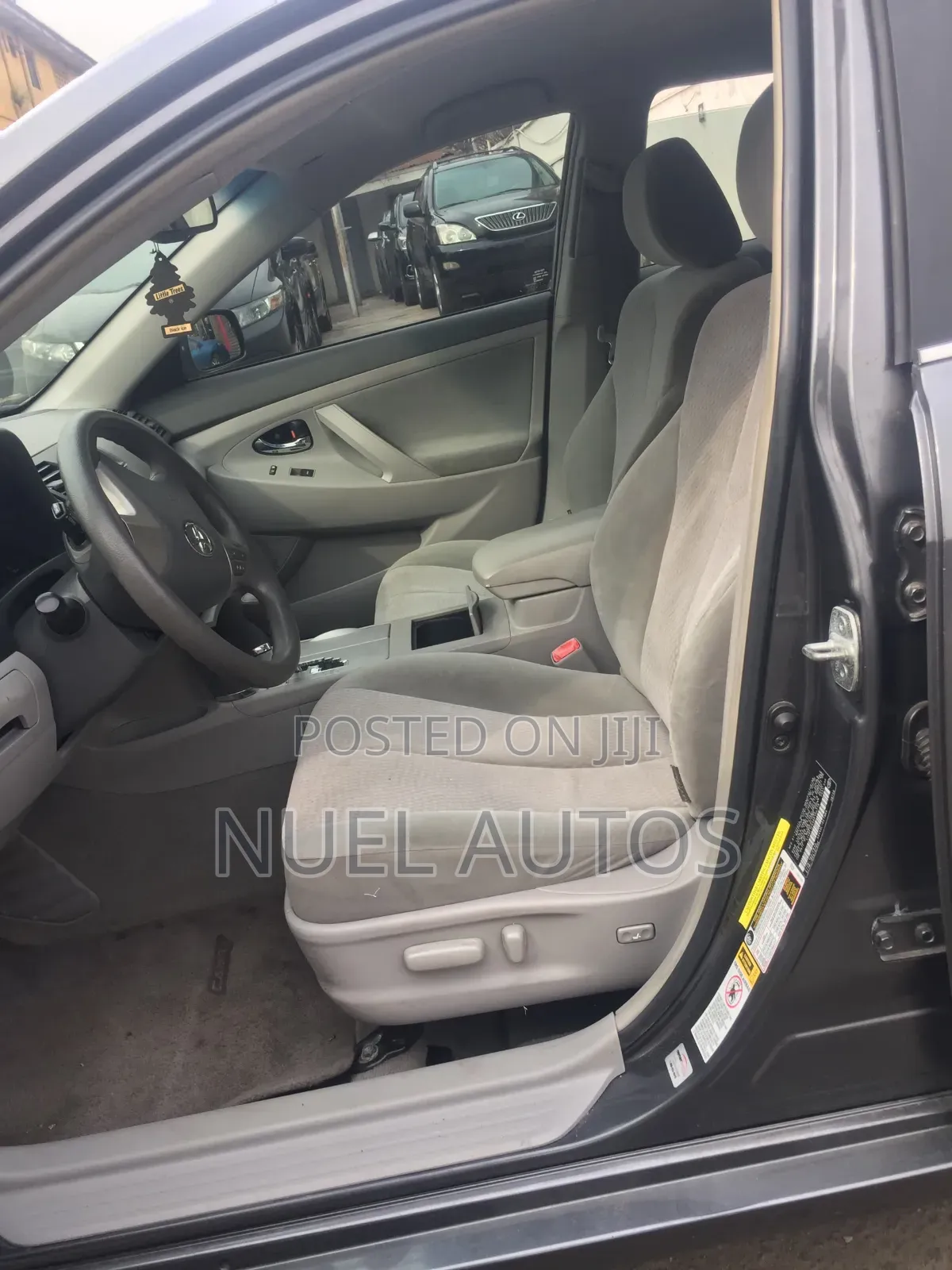 Toyota Camry LE 4dr Sedan (2.5L 4cyl 6AM) 2010 Gray
